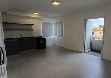 DEPARTAMENTO DE 2 AMBIENTES DE CATEGORIA AL FRENTE - CIUDAD MADERO